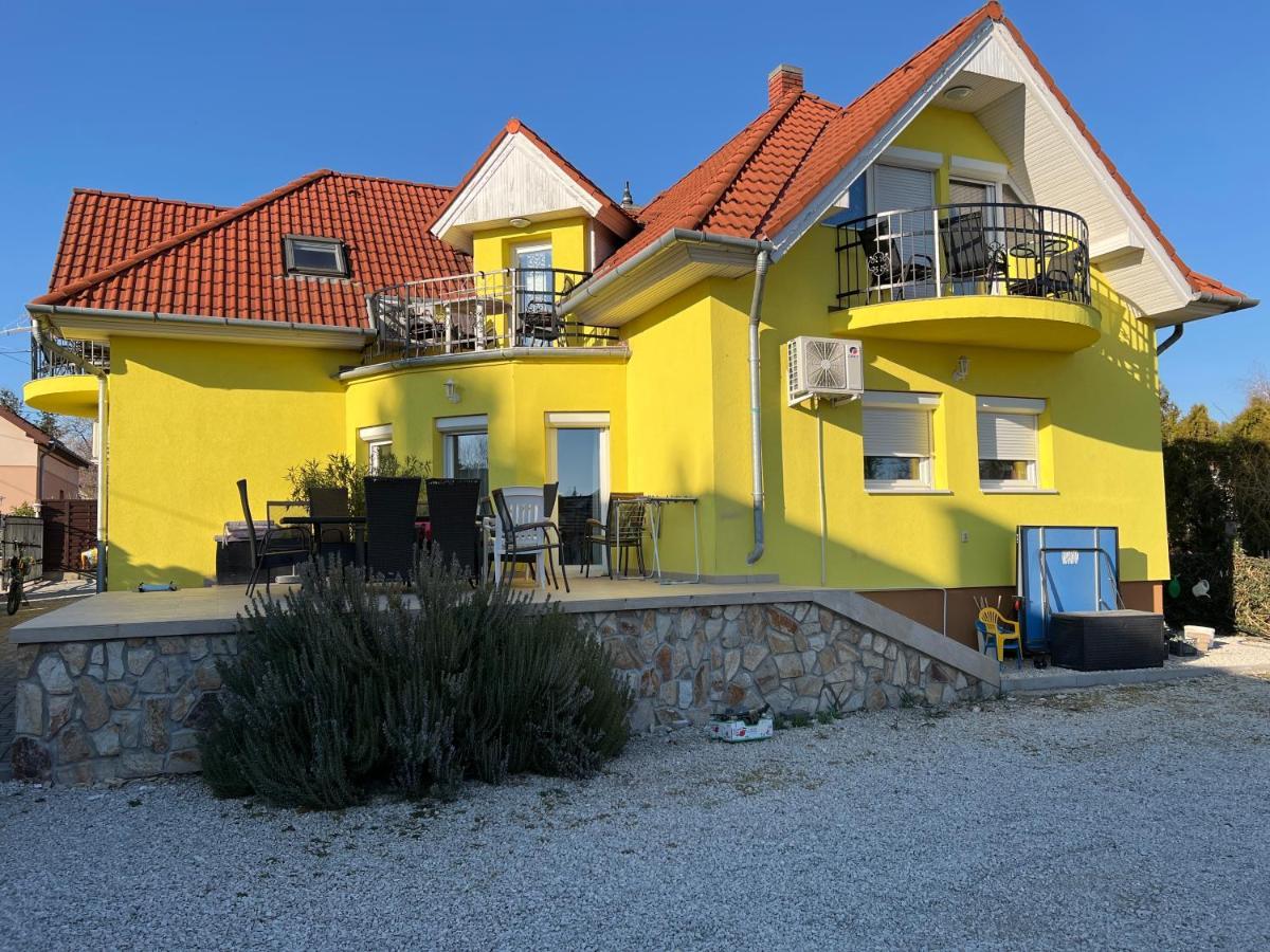 Csikos Apartman 기에네스디아스 외부 사진