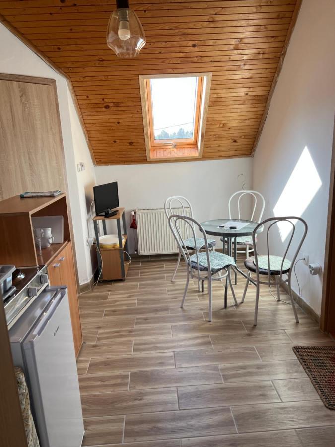 Csikos Apartman 기에네스디아스 외부 사진