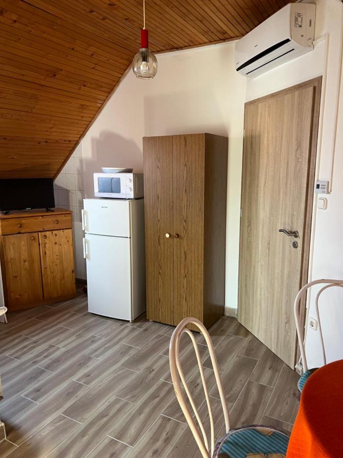 Csikos Apartman 기에네스디아스 외부 사진