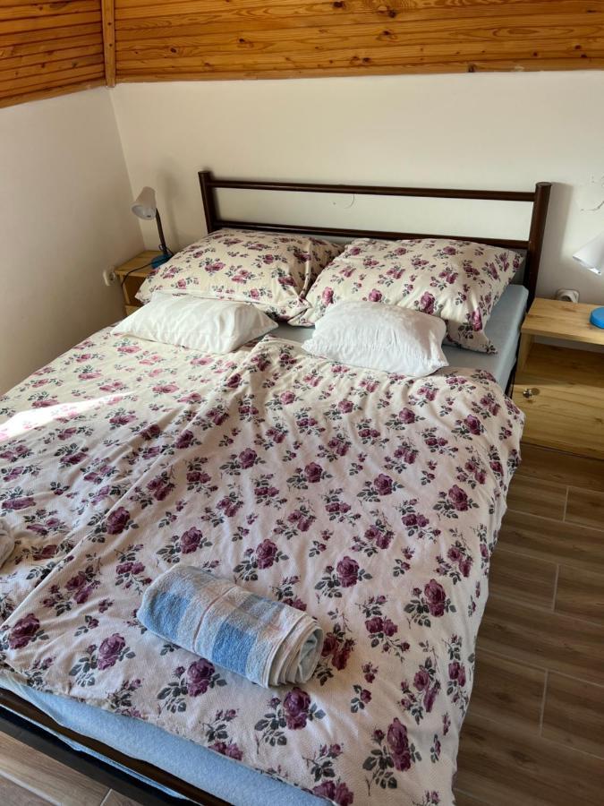 Csikos Apartman 기에네스디아스 외부 사진