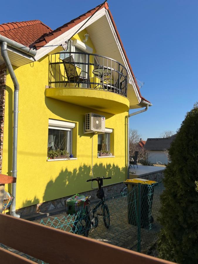 Csikos Apartman 기에네스디아스 외부 사진