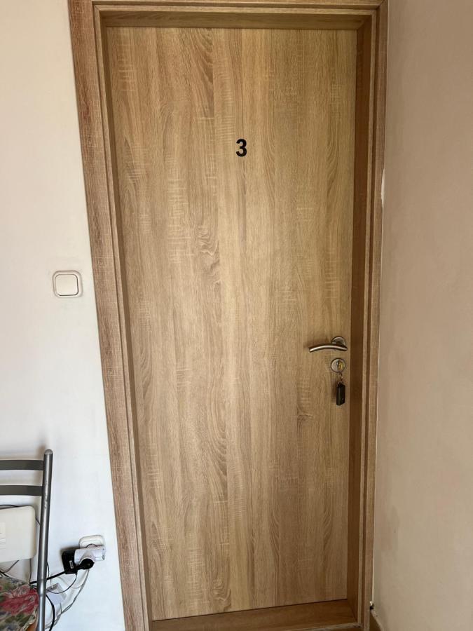 Csikos Apartman 기에네스디아스 외부 사진