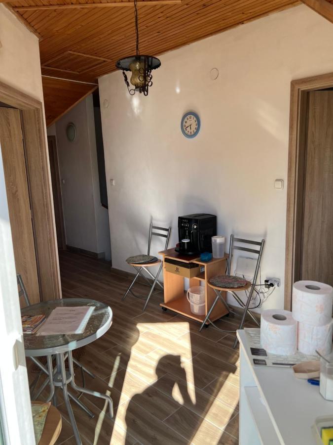 Csikos Apartman 기에네스디아스 외부 사진