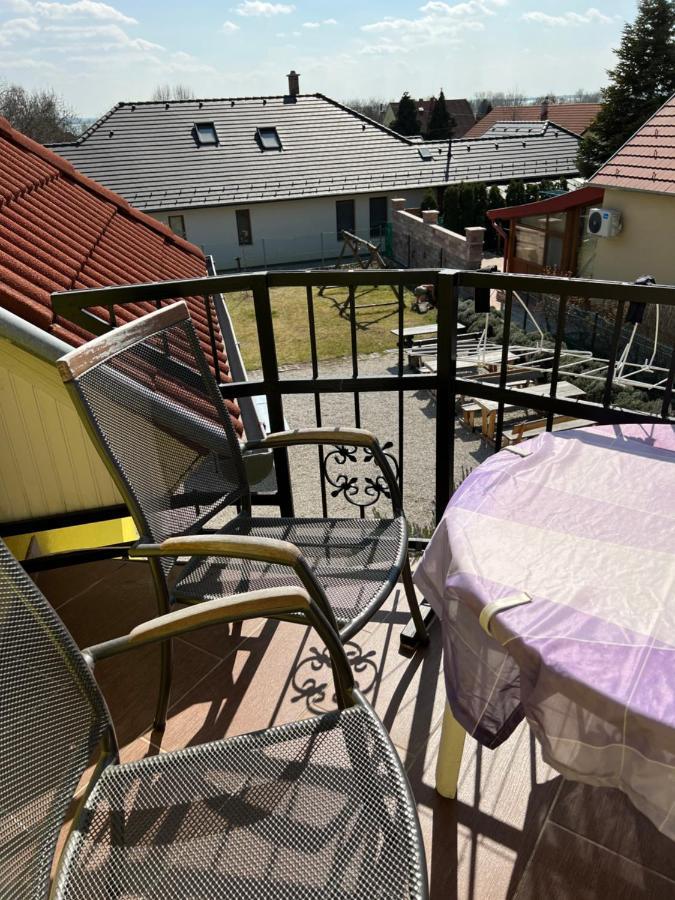 Csikos Apartman 기에네스디아스 외부 사진