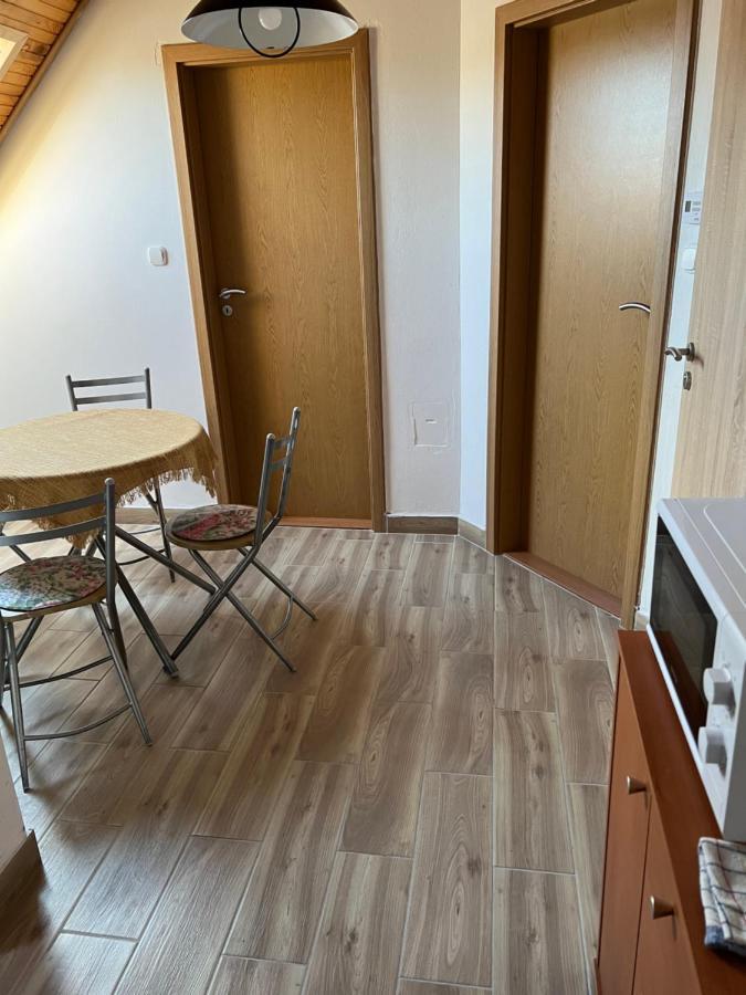 Csikos Apartman 기에네스디아스 외부 사진