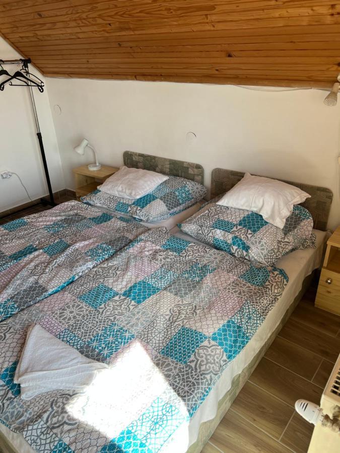 Csikos Apartman 기에네스디아스 외부 사진